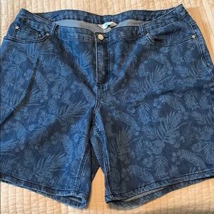 Leaf print denim shorts Plus Size 20W
